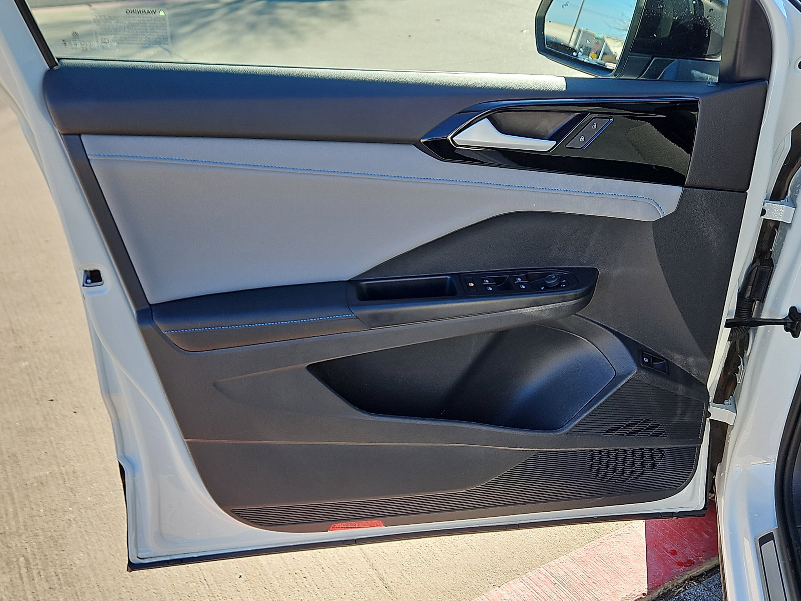 Certified 2024 Volkswagen Taos SE image 12