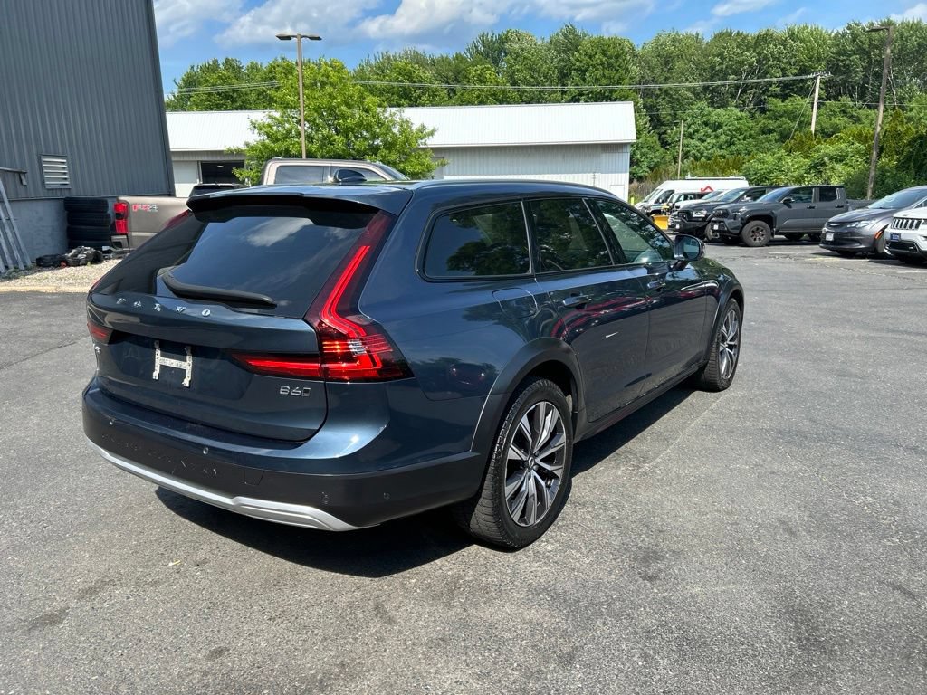 Used 2024 Volvo V90 B6 Cross Country Plus w/ Climate Package AWD/4WD image 3
