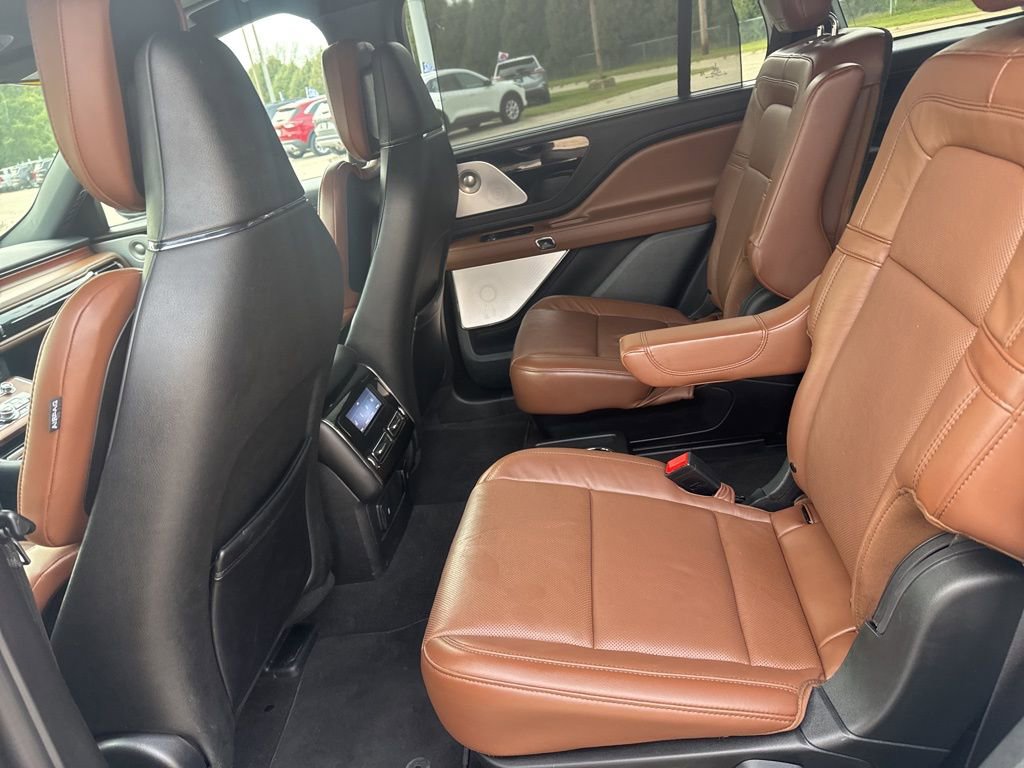Used 2024 Lincoln Aviator Reserve w/ Equipment Group 201A image 18