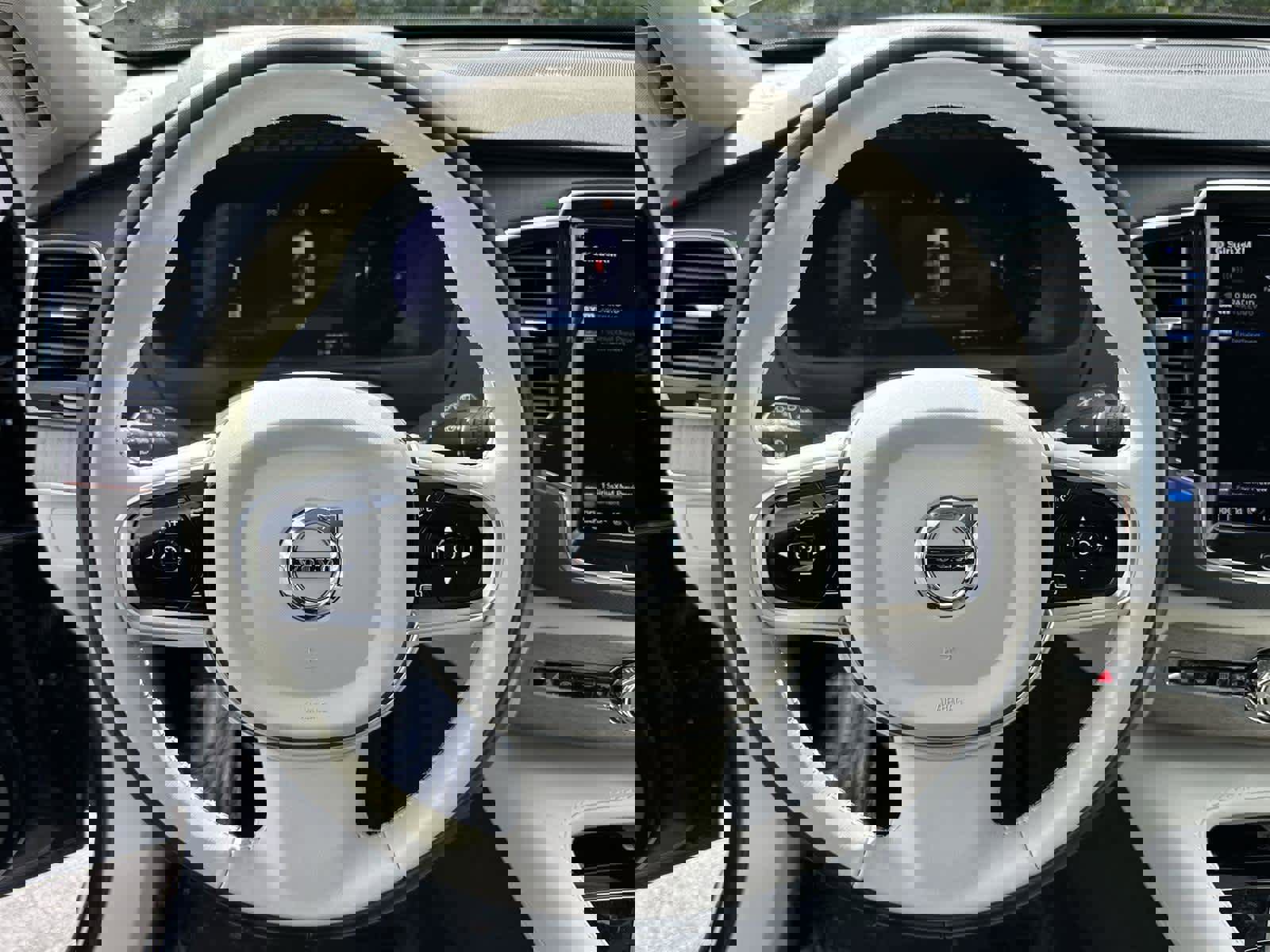 Used 2023 Volvo XC90 T8 Plus image 15