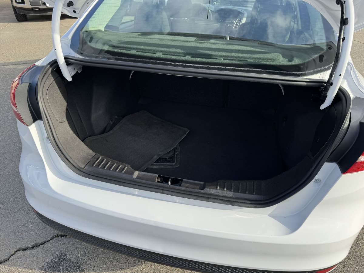 Used 2017 Ford Focus SE image 18