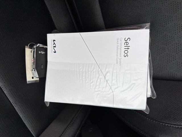 Used 2022 Kia Seltos EX image 29