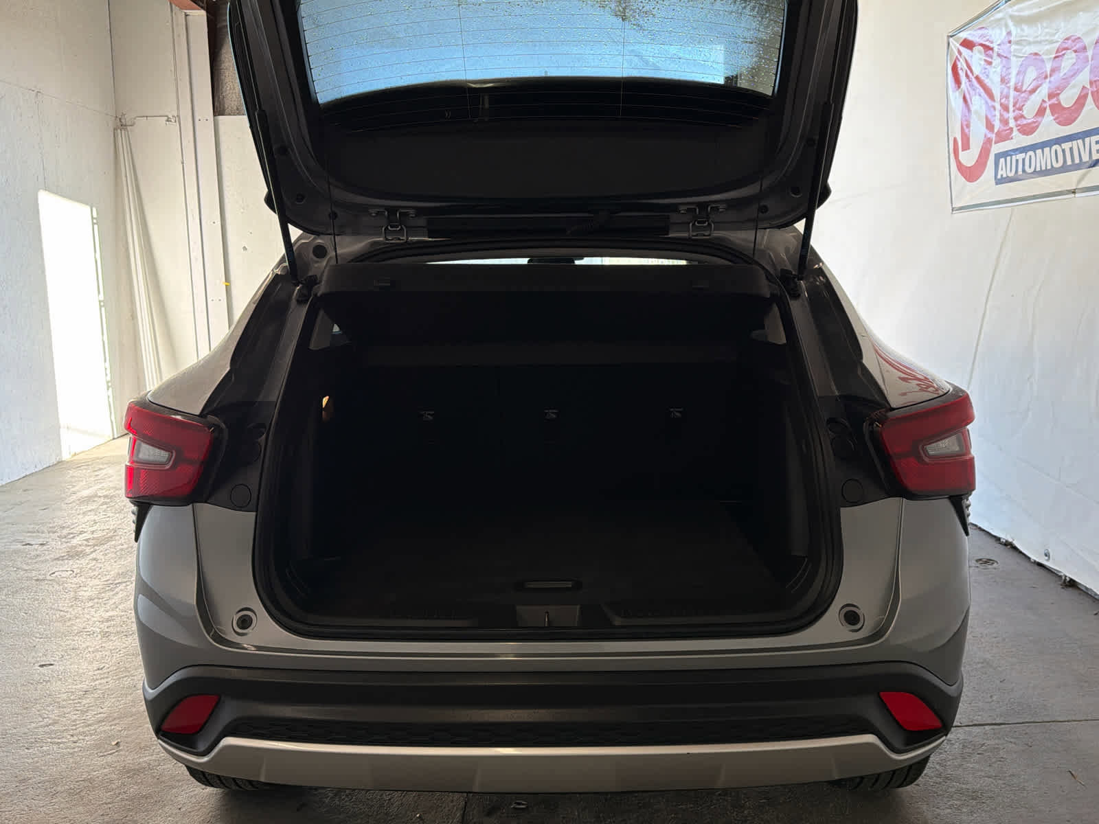 Used 2025 Chevrolet Trax LT w/ LT Convenience Package image 7