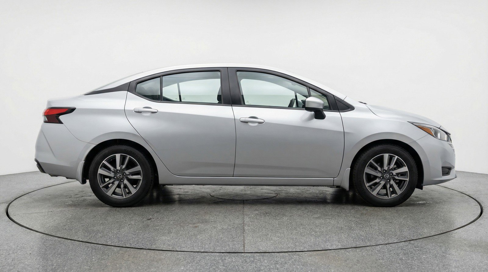 Used 2025 Nissan Versa SV FWD image 11