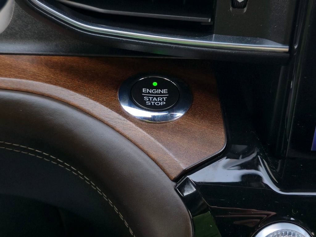 Used 2021 Ford Explorer King Ranch w/ Premium Technology Package RWD image 19