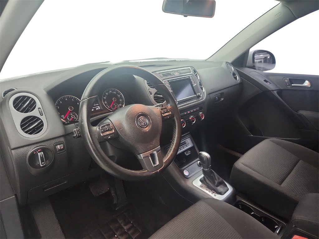 Used 2017 Volkswagen Tiguan Limited w/ Premium Package image 10