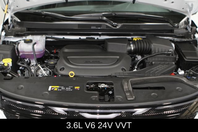 New 2027 Chrysler Pacifica Limited AWD/4WD image 3