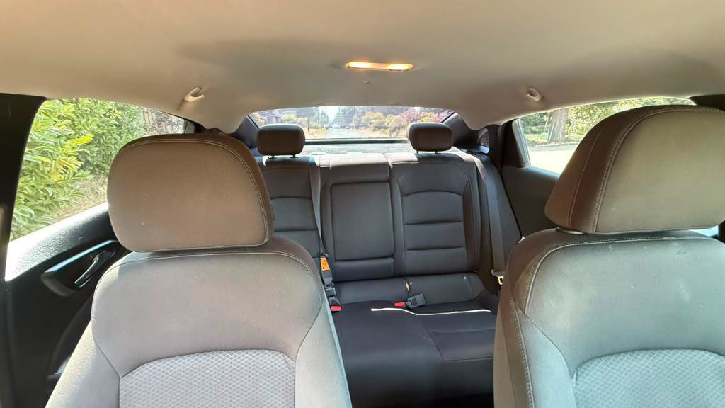 Used 2018 Chevrolet Malibu LT FWD image 8