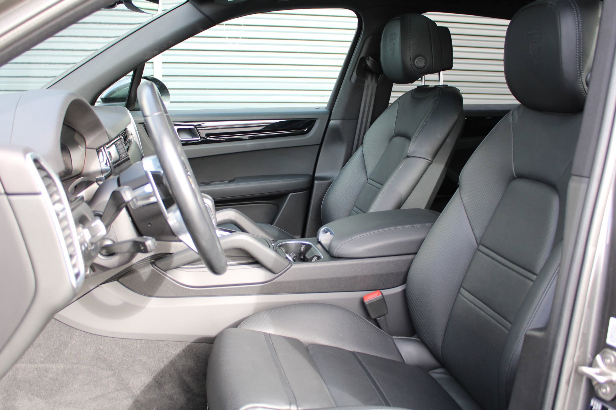 Certified 2022 Porsche Cayenne image 5