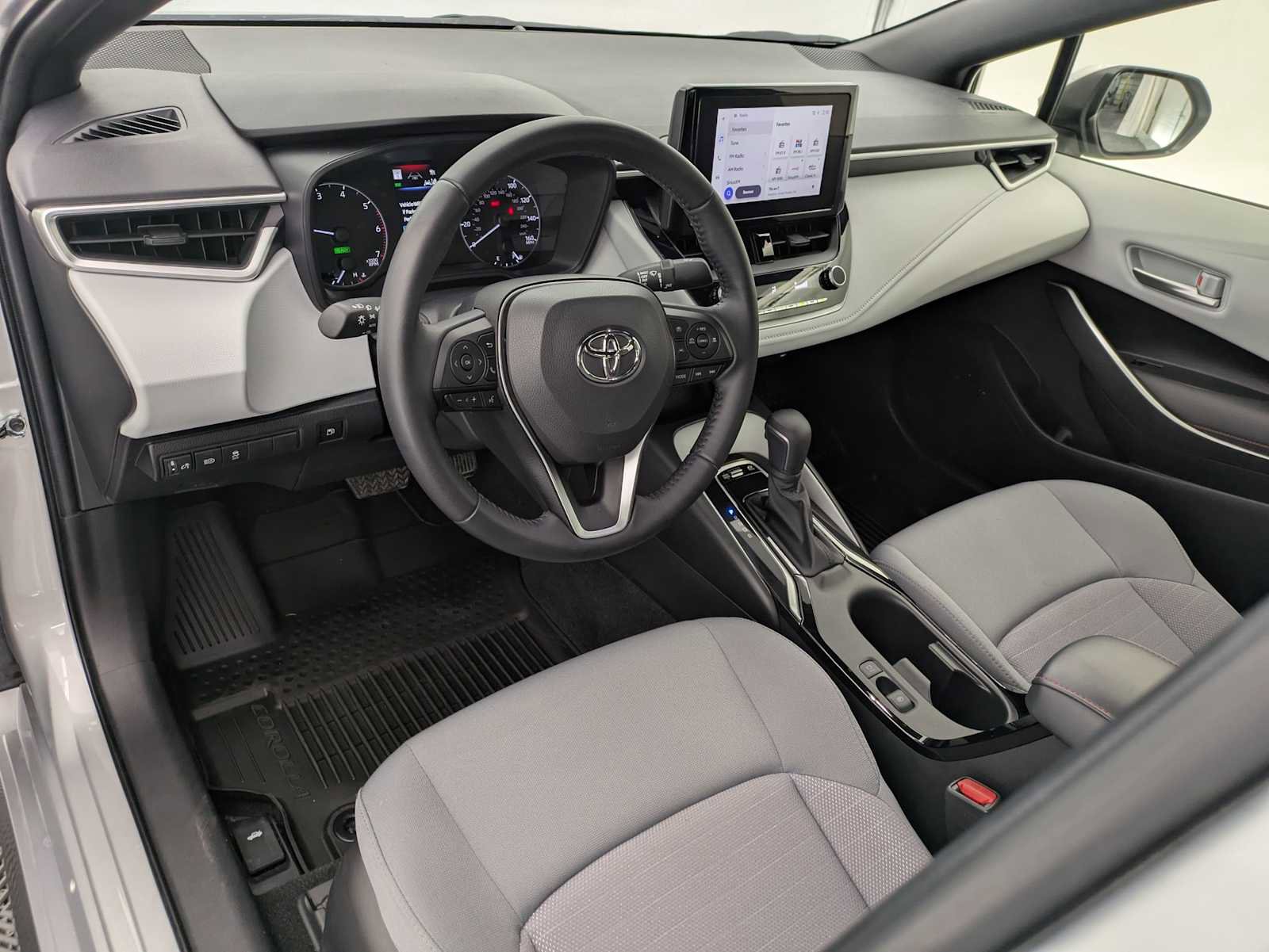 Used 2025 Toyota Corolla SE w/ Convenience Package FWD image 2