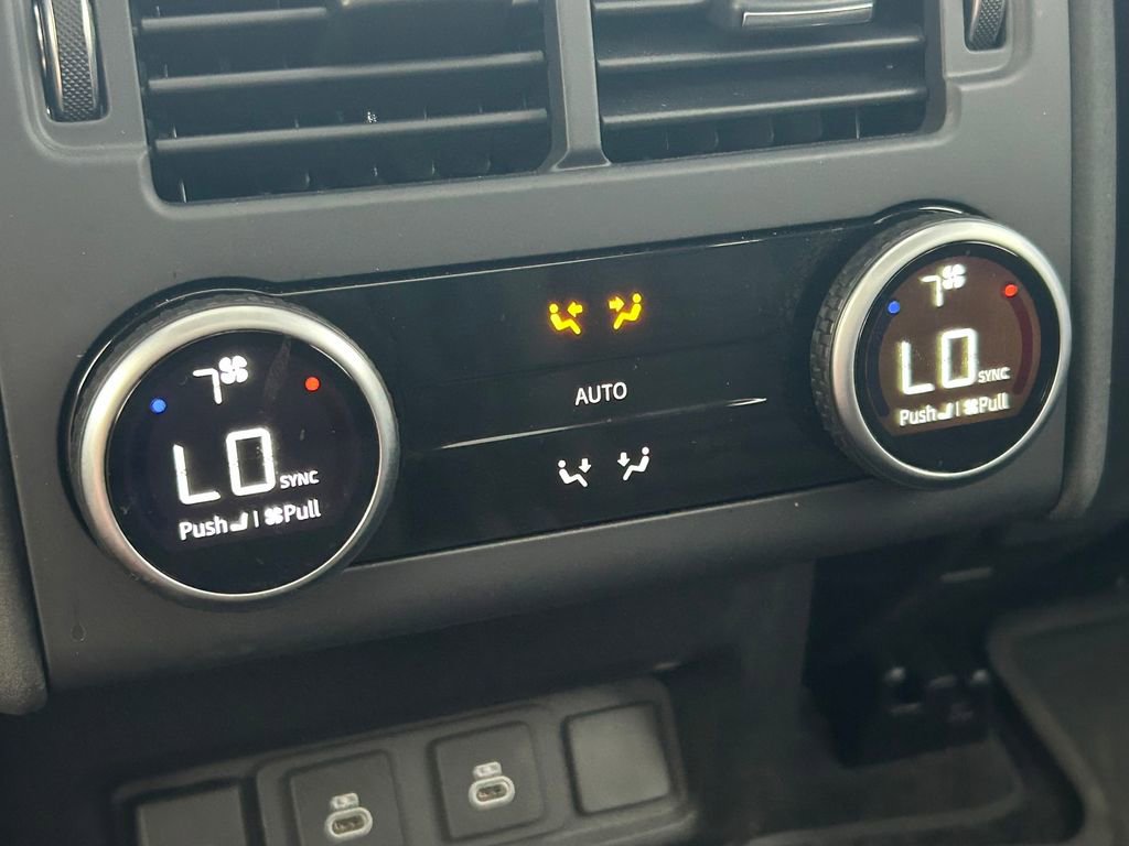 Used 2024 Land Rover Discovery S AWD/4WD image 23