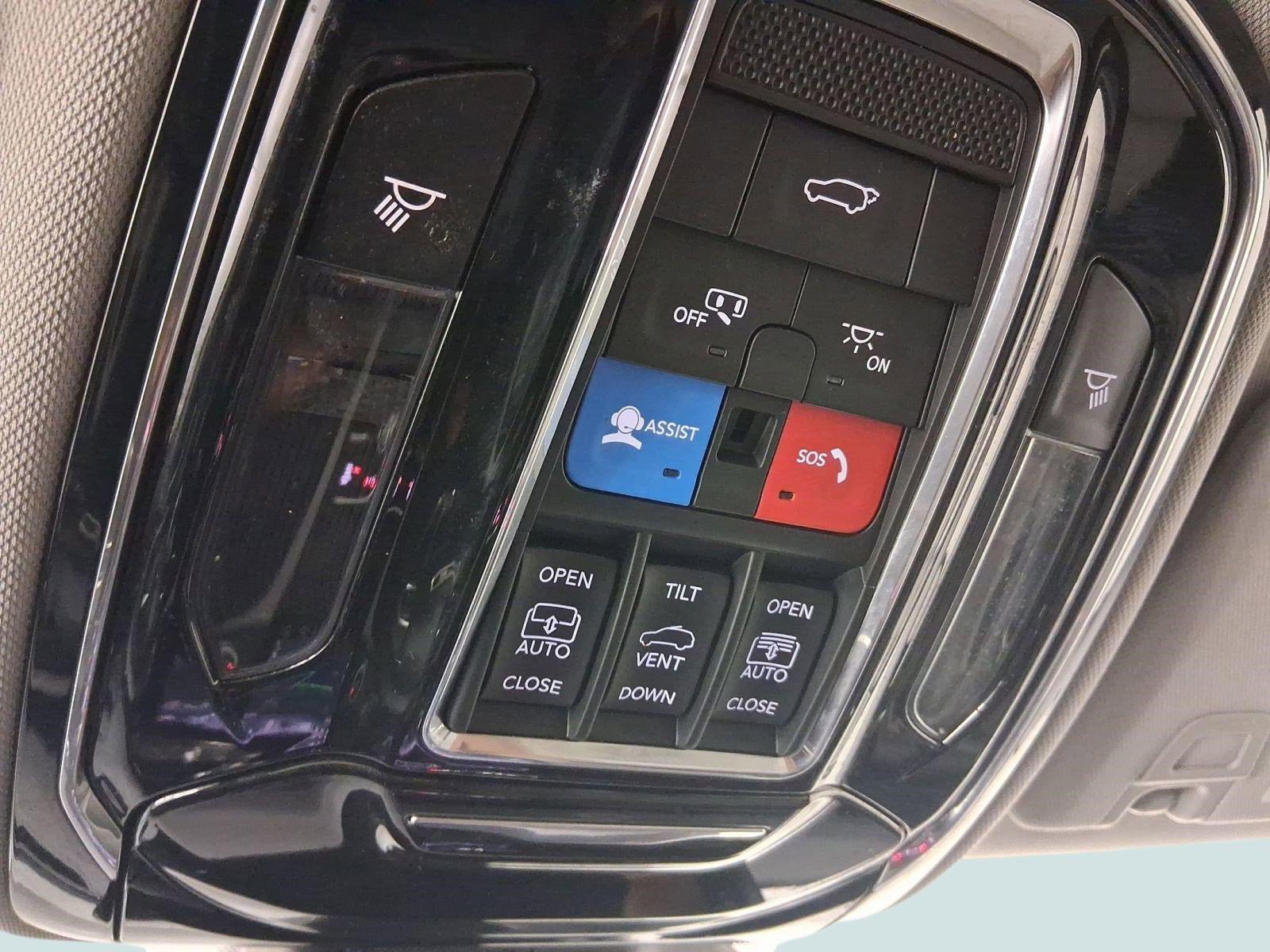 Used 2023 Jeep Grand Cherokee Overland w/ Adv Protech Group III image 30