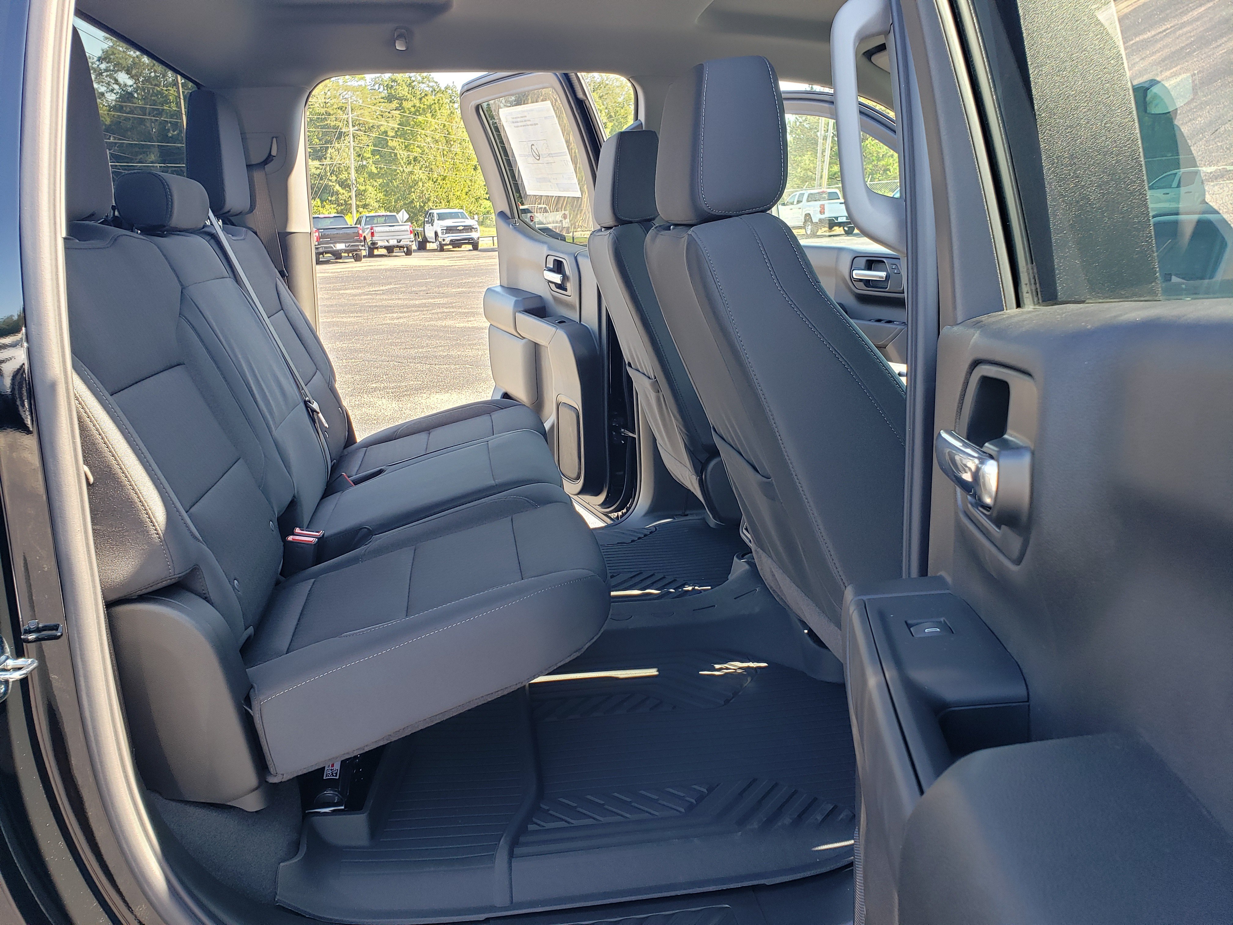 New 2026 Chevrolet Silverado 1500 Custom Trail Boss w/ LPO, Dark Essentials Package AWD/4WD image 30