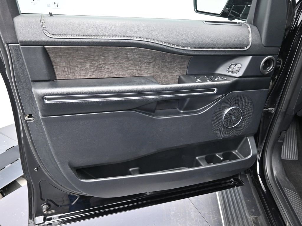 Used 2021 Ford Expedition Max Limited image 9