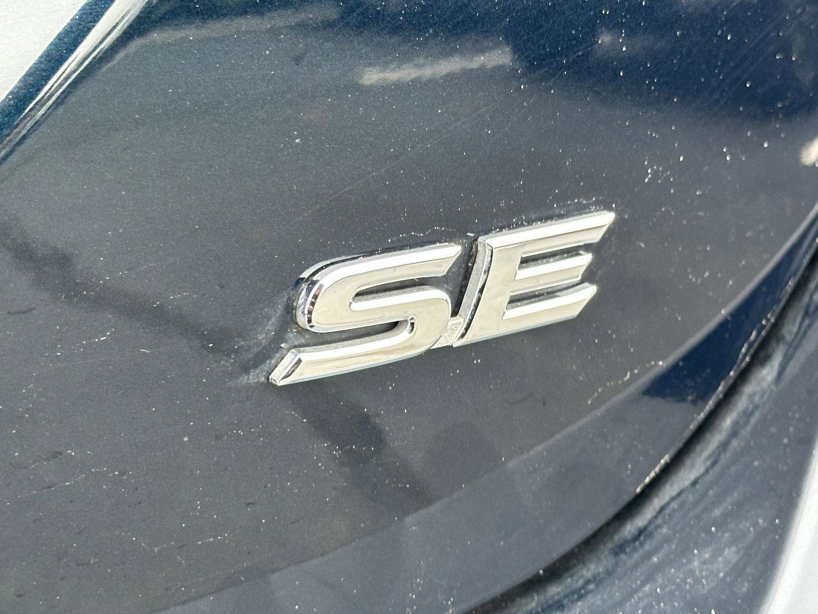 Certified 2020 Toyota Camry SE image 10