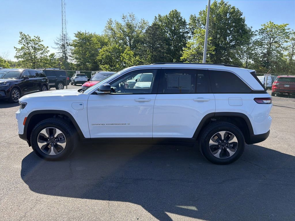 Used 2017 Jeep Grand Cherokee Overland AWD/4WD image 2