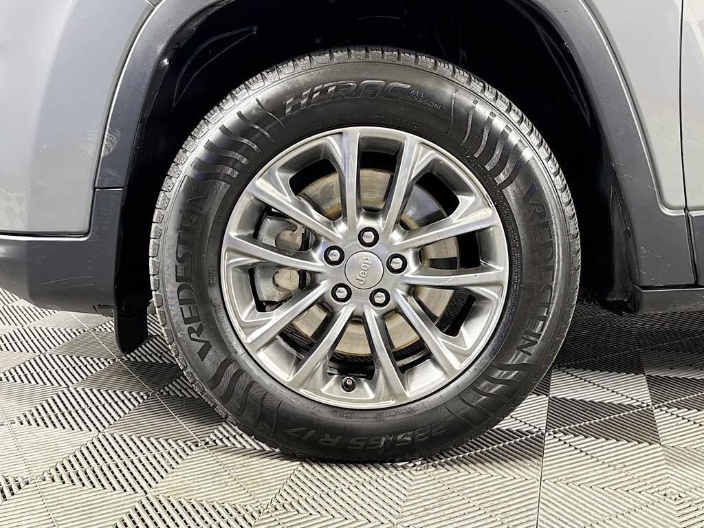 Used 2020 Jeep Cherokee Latitude Plus w/ Cold Weather Group image 30