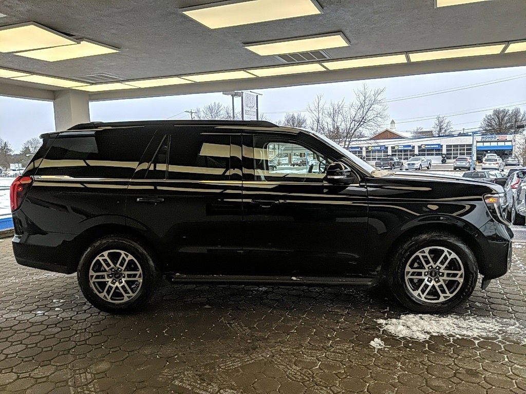 Certified 2025 Ford Expedition Active image 4