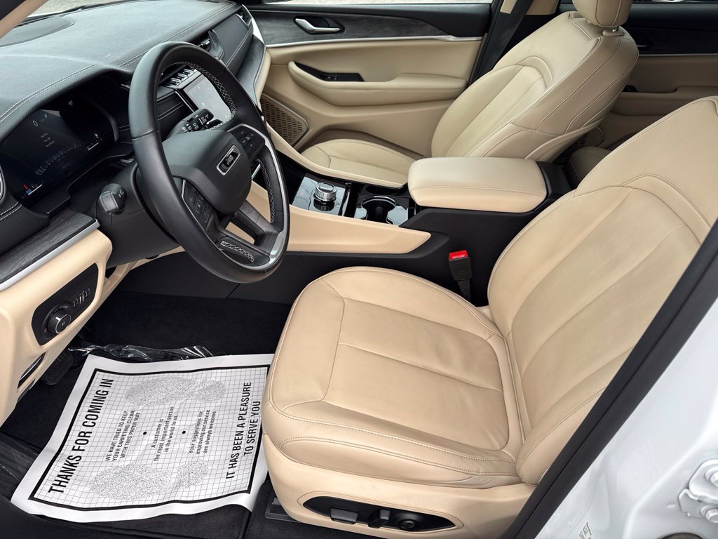 Used 2022 Jeep Grand Cherokee L Limited RWD image 13
