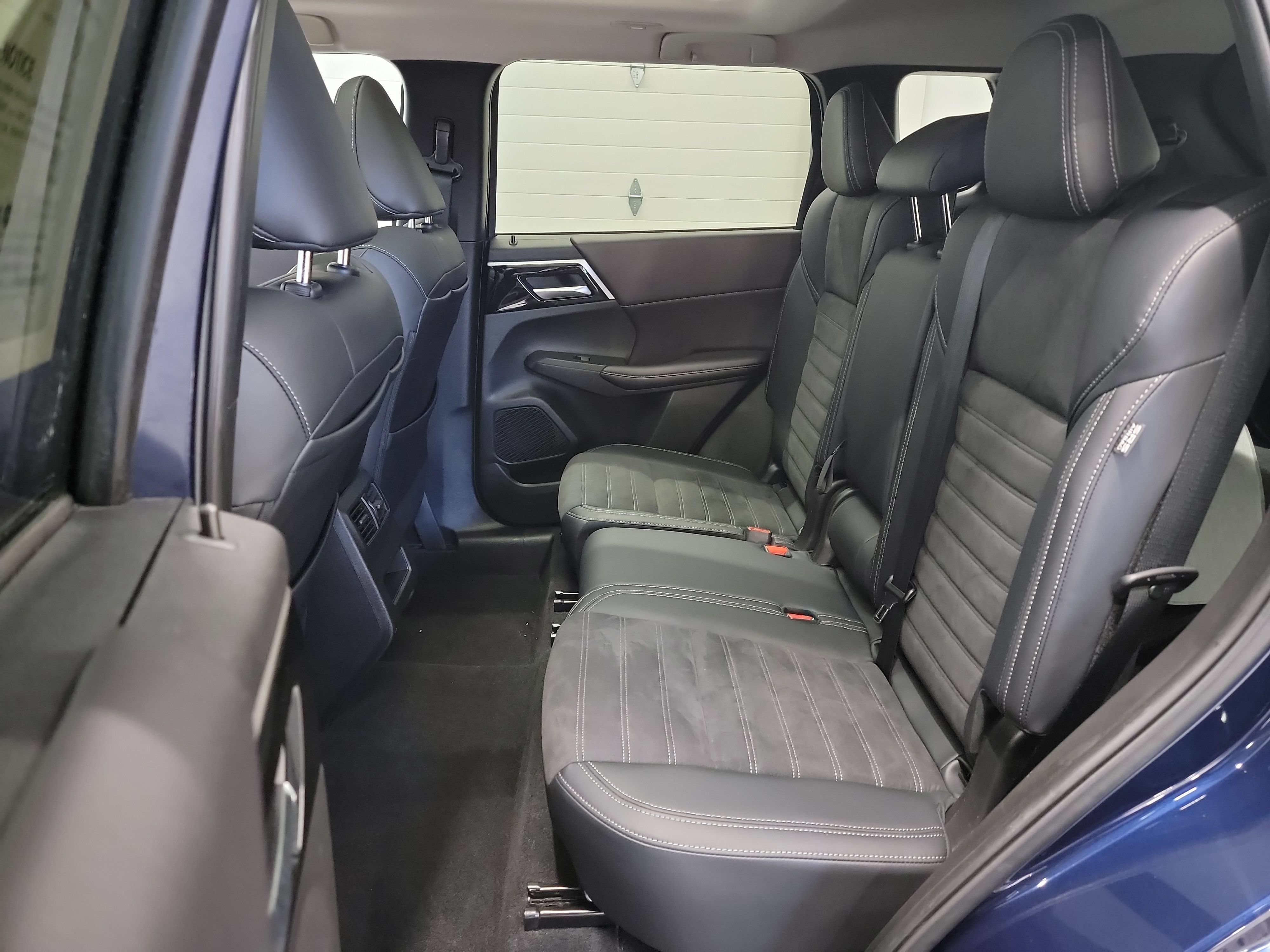 Used 2023 Mitsubishi Outlander SE FWD image 28