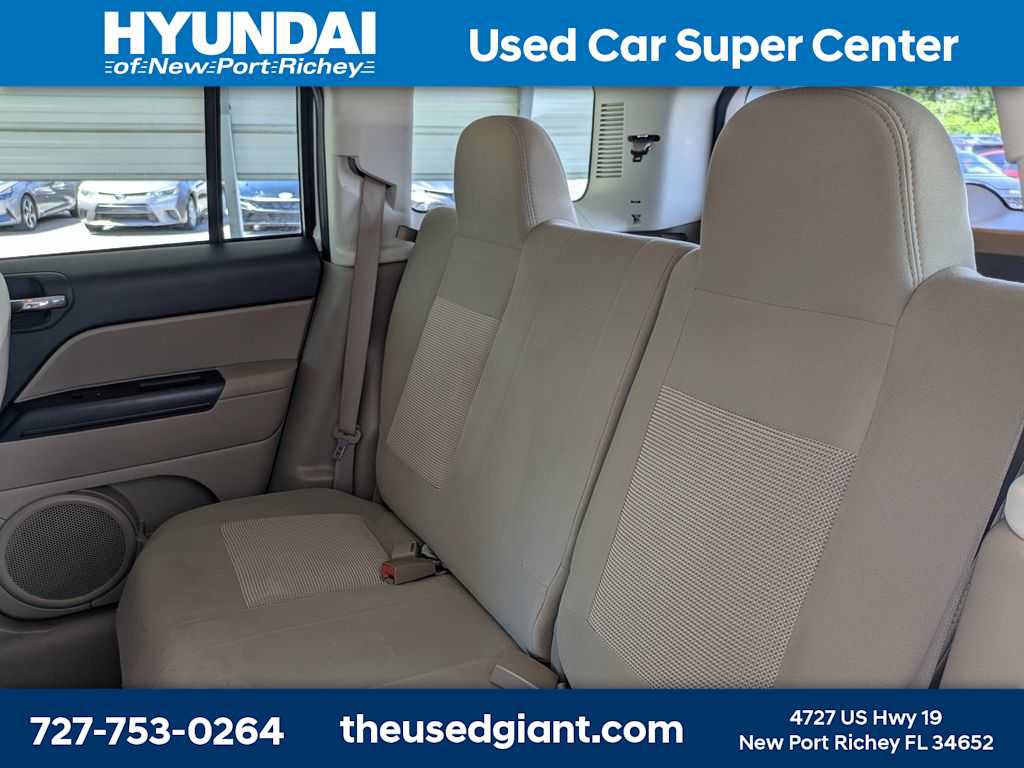 Used 2016 Jeep Patriot Latitude FWD image 18