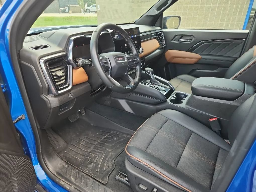 Used 2024 GMC Canyon AT4 w/ Technology Package AWD/4WD image 11