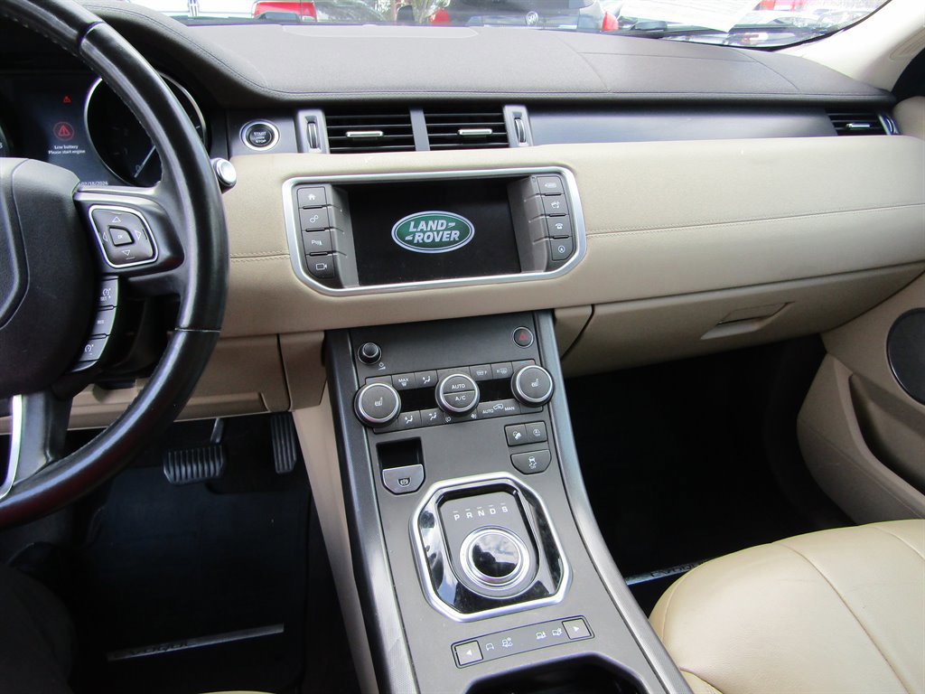 Used 2018 Land Rover Range Rover Evoque SE image 10