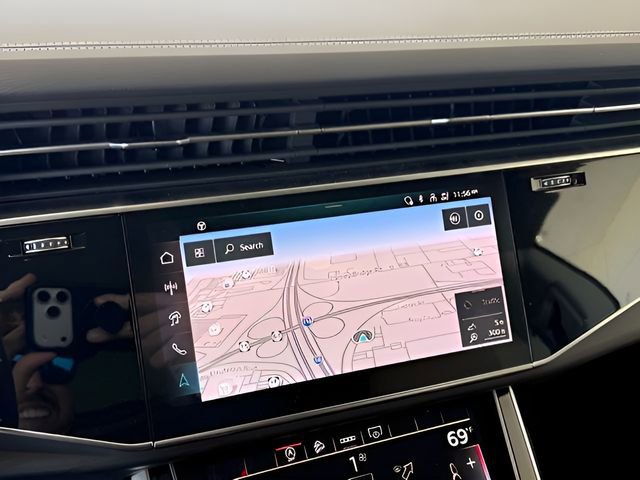 Used 2025 Audi Q8 Premium image 23