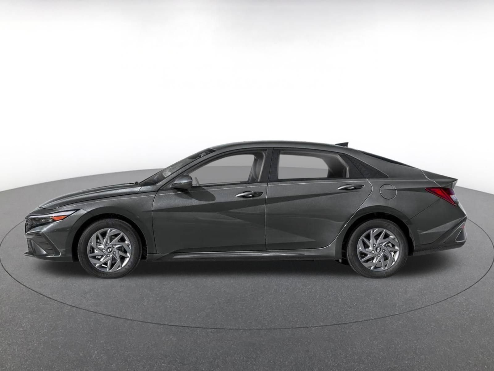 Used 2026 Hyundai Elantra Hybrid FWD image 7