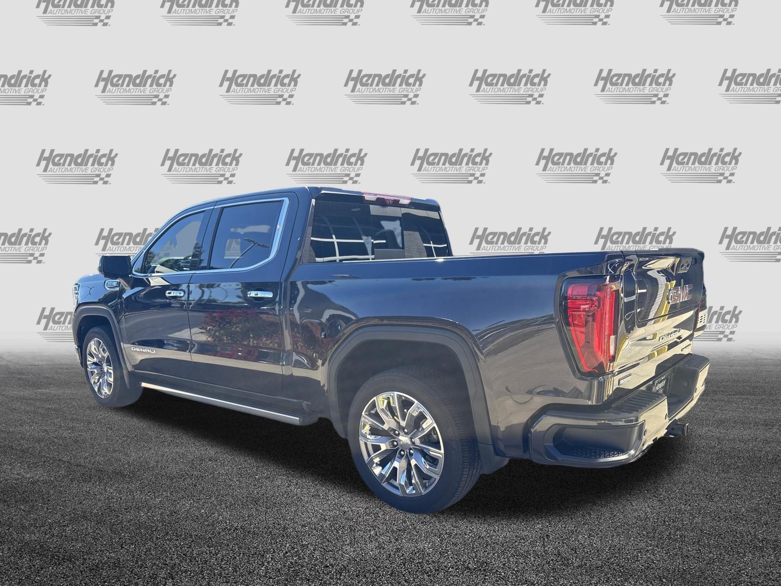Used 2025 GMC Sierra 1500 Denali w/ Denali Reserve Package AWD/4WD image 8