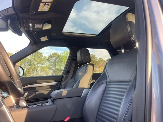 Used 2022 Land Rover Discovery S R-Dynamic image 3