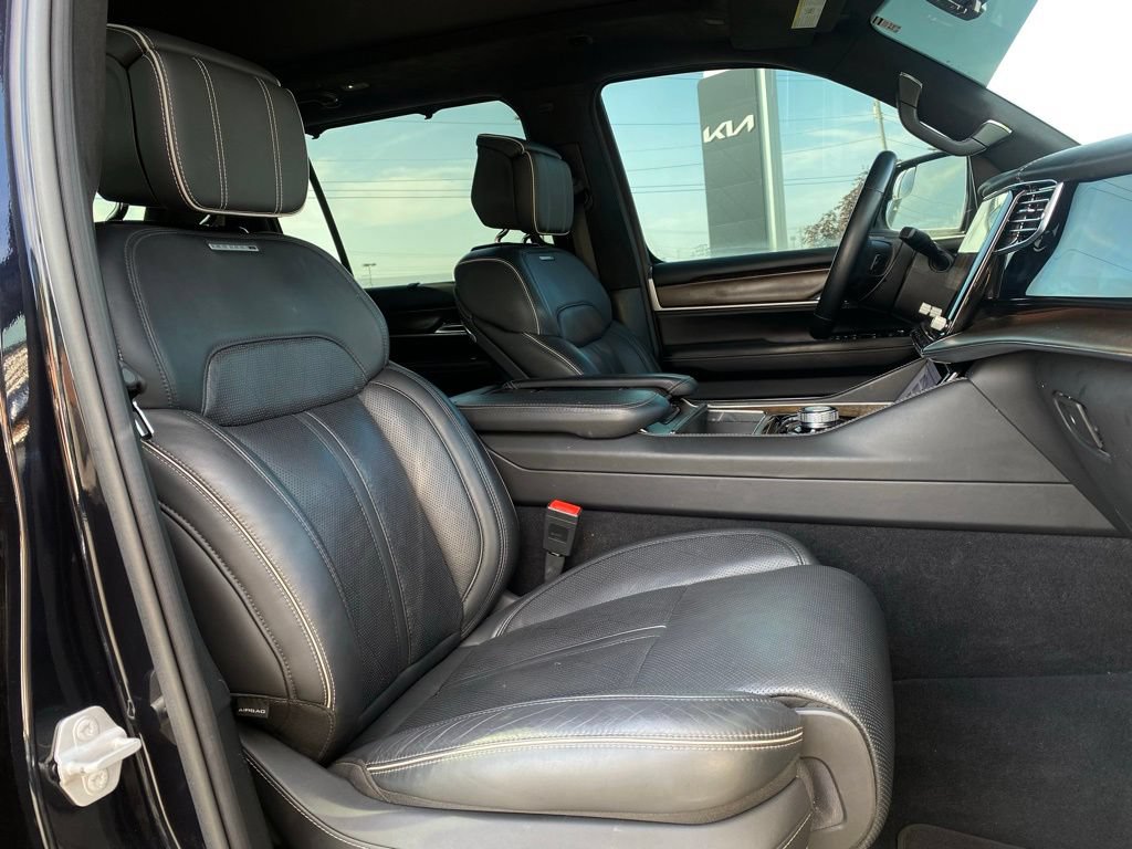 Used 2022 Jeep Grand Wagoneer Series II AWD/4WD image 27