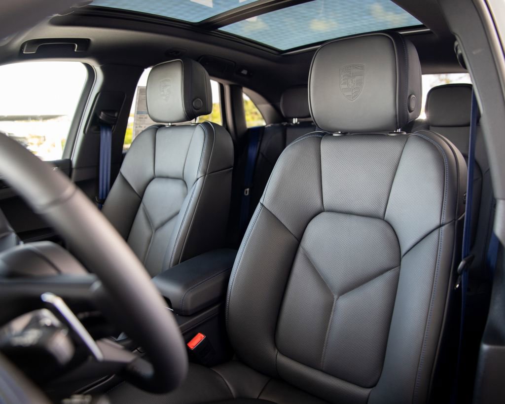New 2026 Porsche Macan S AWD/4WD image 5