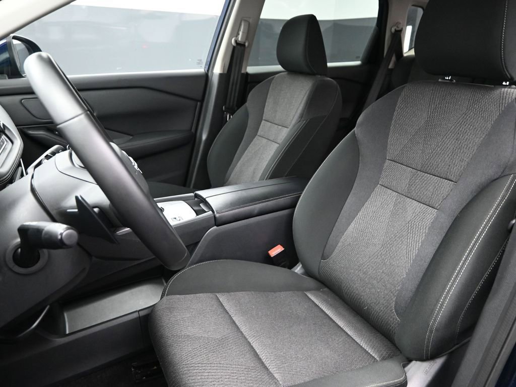 Used 2025 Nissan Rogue SV image 16