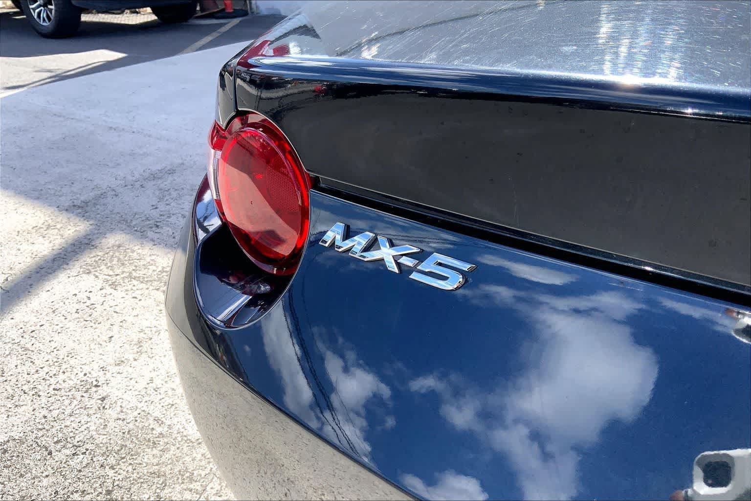 Used 2019 MAZDA MX-5 Miata RF Grand Touring w/ GT-S Package RWD image 7