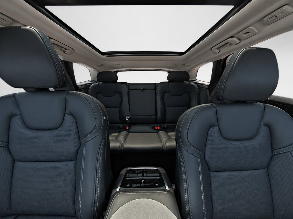 Certified 2023 Volvo XC60 B6 Ultimate w/ Climate Package AWD/4WD image 15