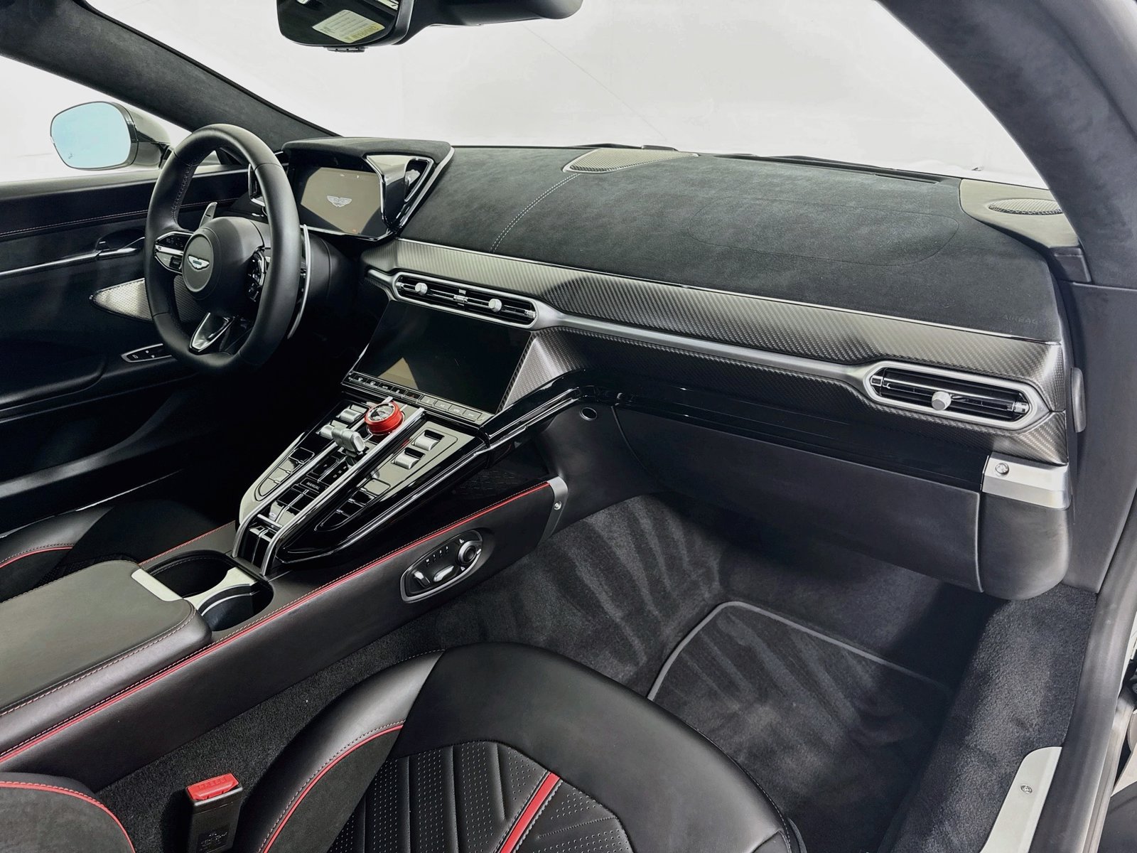 Used 2026 Aston Martin V8 Vantage S RWD image 23