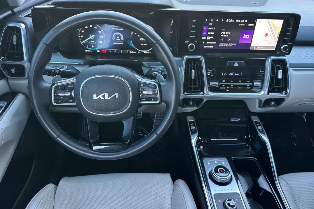 Used 2023 Kia Sorento SX Prestige w/ Panoramic Sunroof Package AWD/4WD image 16
