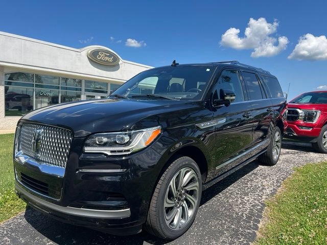 Used 2023 Lincoln Navigator L Reserve AWD/4WD image 4
