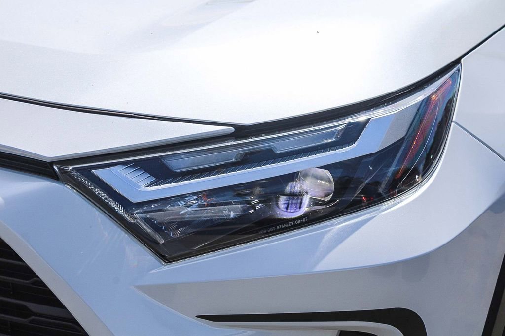 Used 2023 Toyota RAV4 XLE Premium image 8