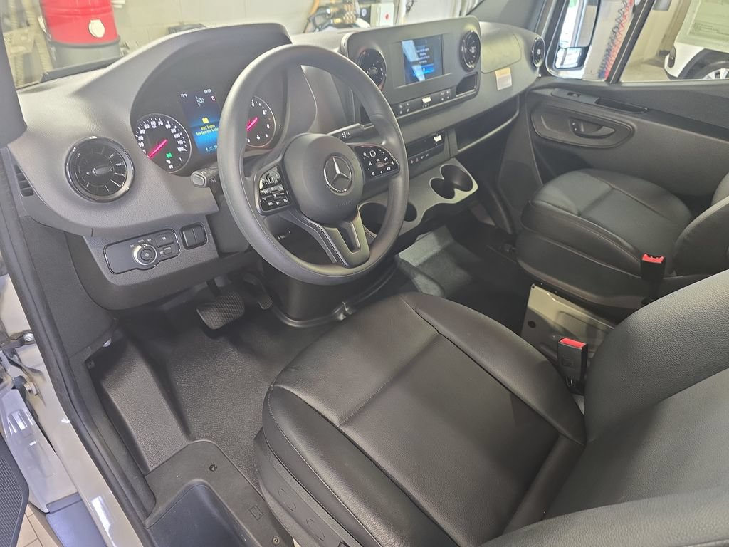 Used 2023 Mercedes-Benz Sprinter 2500 image 18
