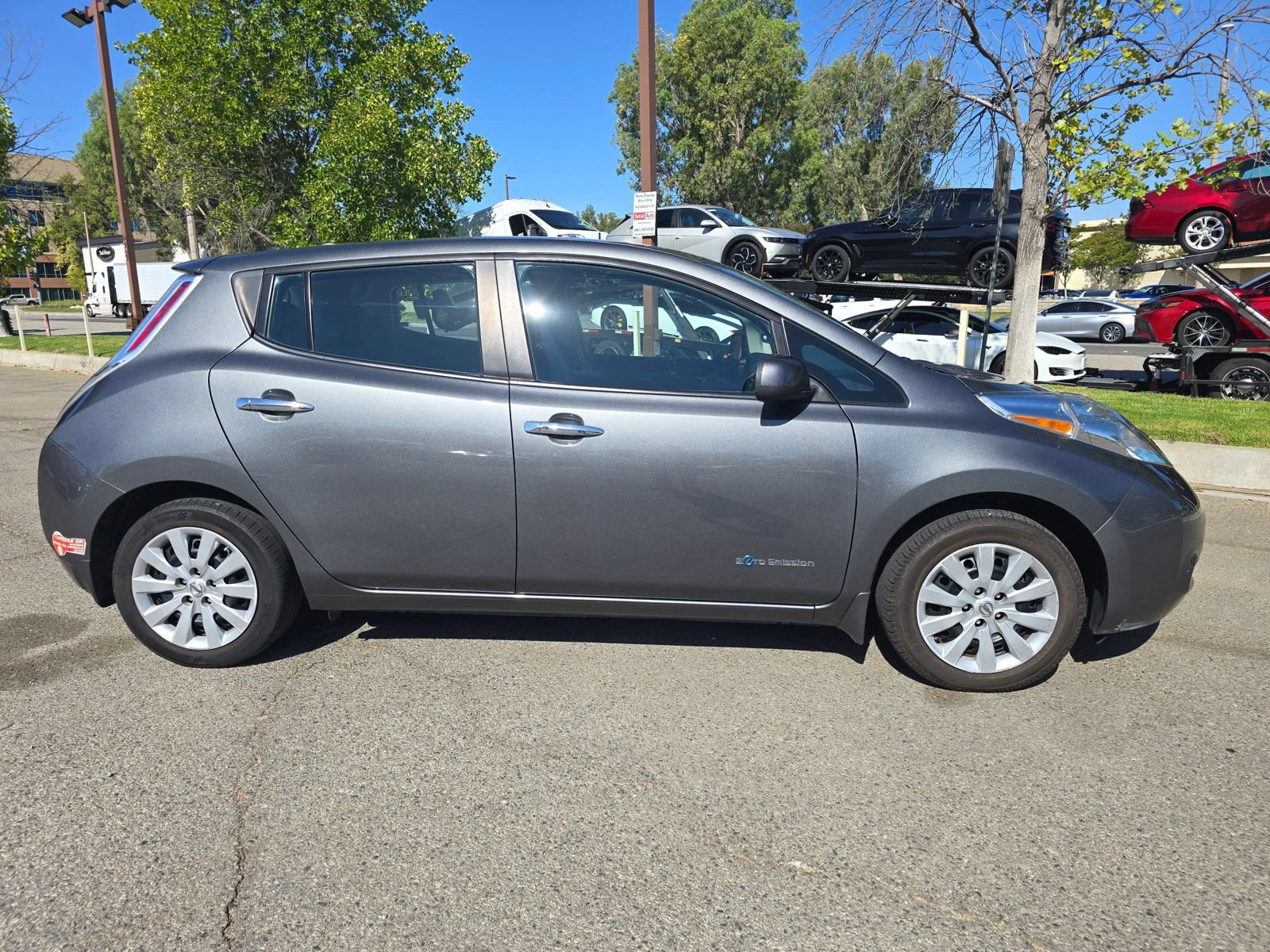 Used 2017 Nissan Leaf S w/ Charge Package FWD image 4