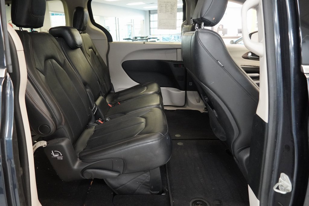 Used 2019 Chrysler Pacifica Touring-L image 26