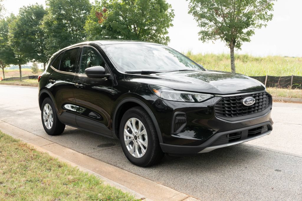 Used 2025 Ford Escape Active FWD image 3