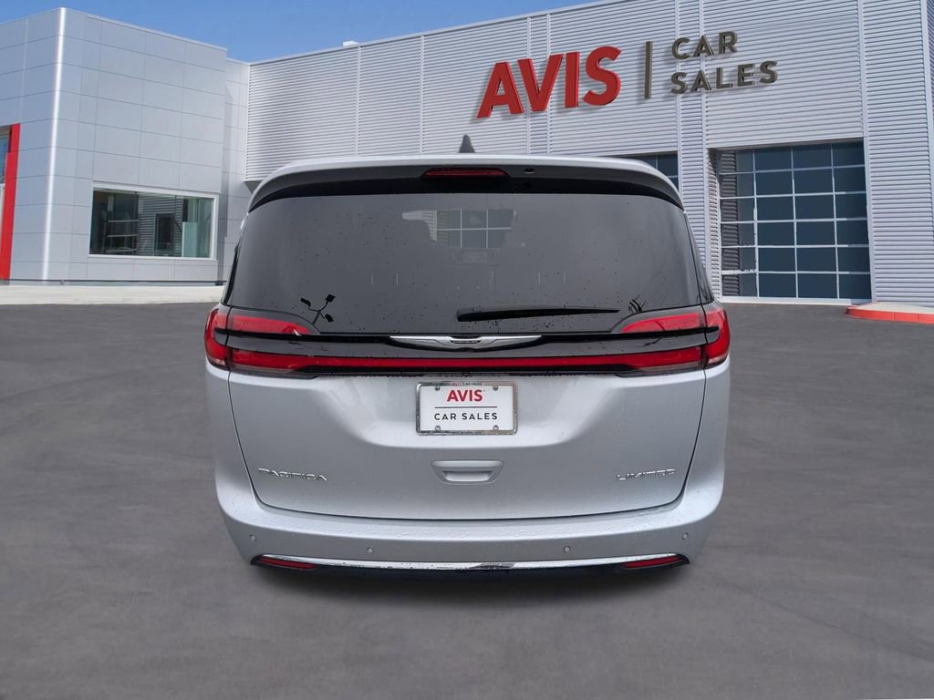 Used 2024 Chrysler Pacifica Limited image 7