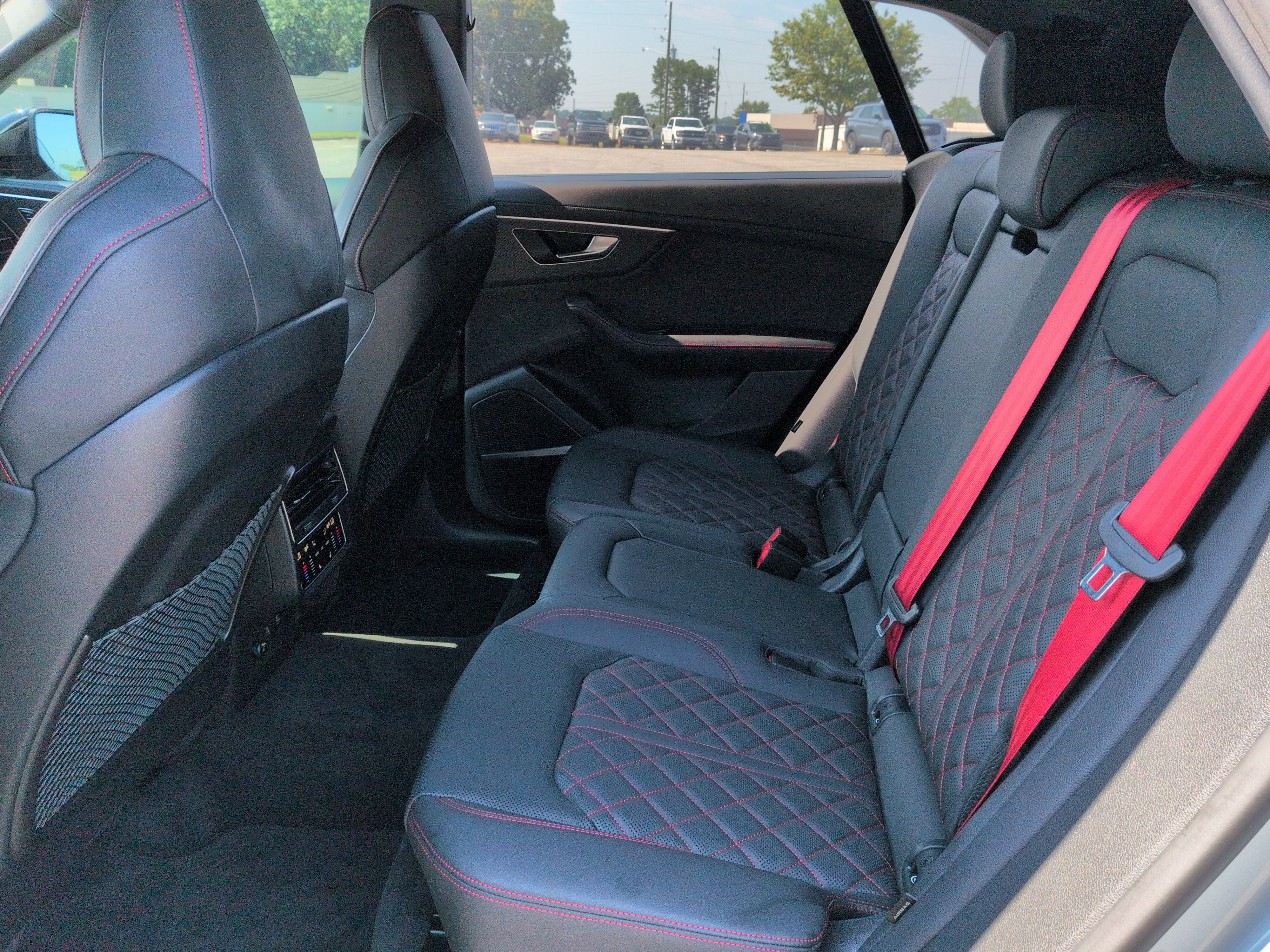 Used 2025 Audi SQ8 Prestige w/ Prestige Package AWD/4WD image 12