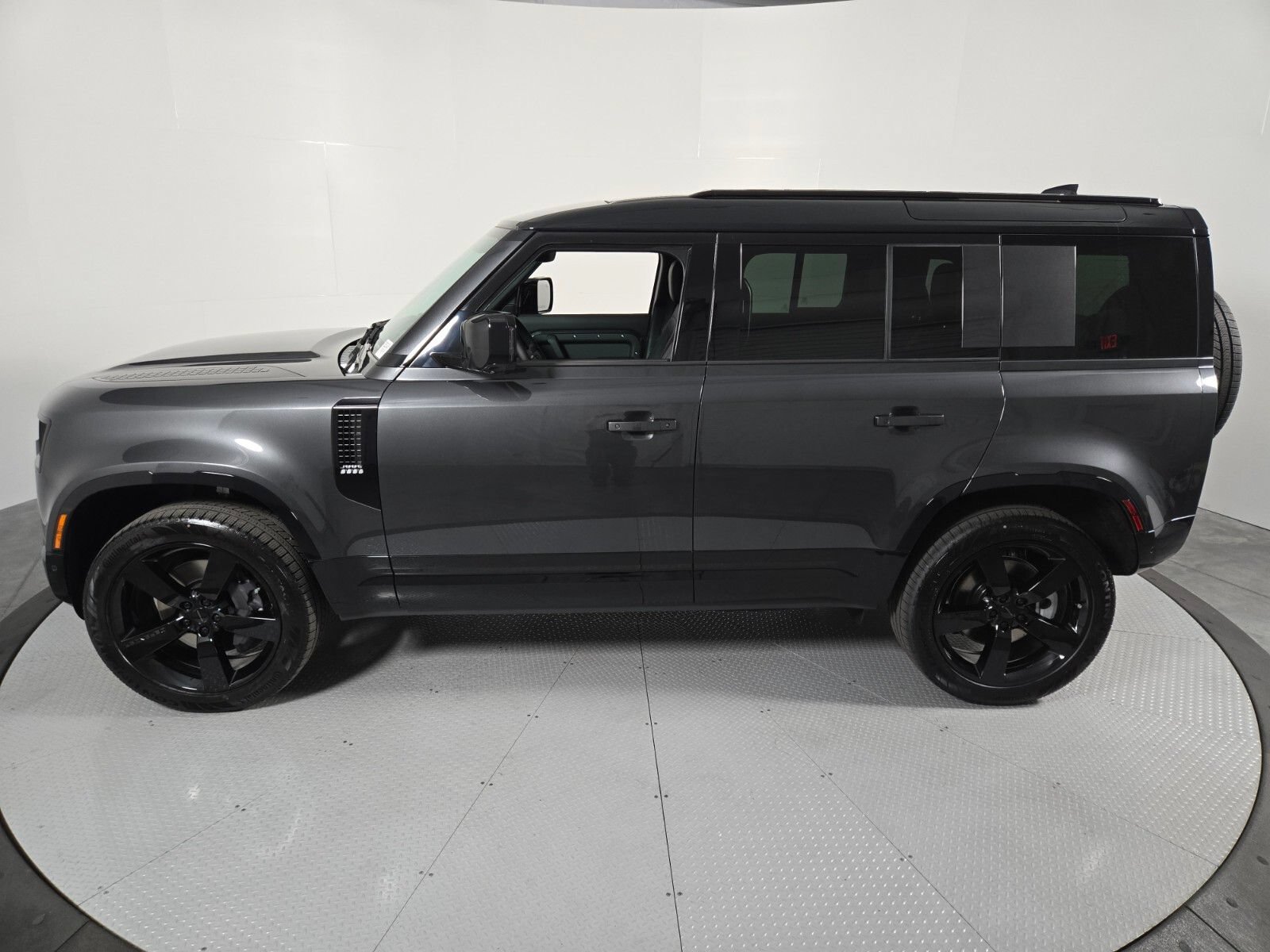 New 2026 Land Rover Defender 110 X-Dynamic SE AWD/4WD image 34