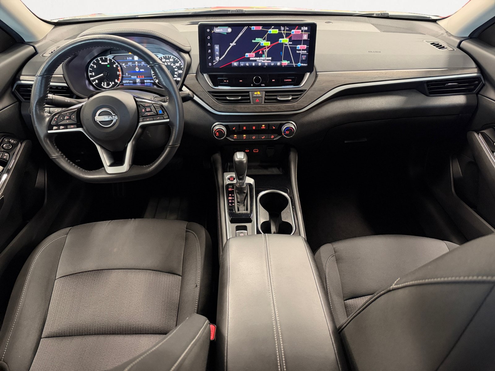 Used 2023 Nissan Altima 2.5 SV w/ SV Premium Package FWD image 3