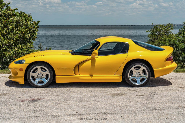 Used 2001 Dodge Viper GTS RWD image 3