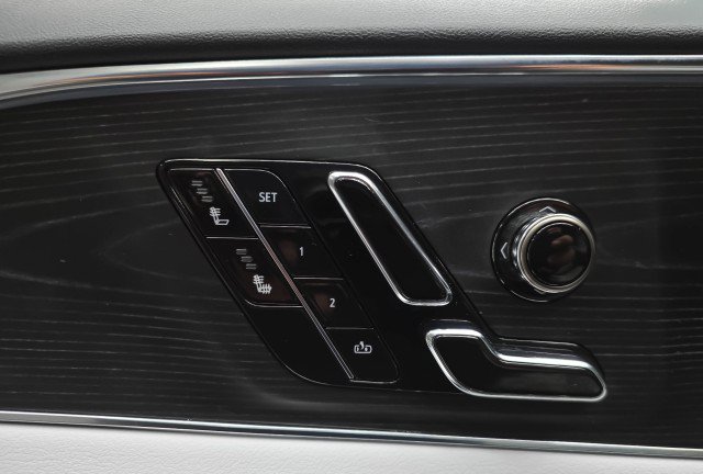 Used 2024 Cadillac Lyriq Luxury RWD image 34
